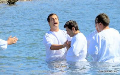 Bautísmo religioso en el lago Pichi Picún Leufú Bautísmo religioso en el lago Pichi Picún Leufú