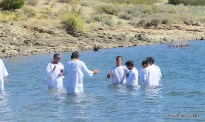 Bautísmo religioso en el lago Pichi Picún Leufú Bautísmo religioso en el lago Pichi Picún Leufú