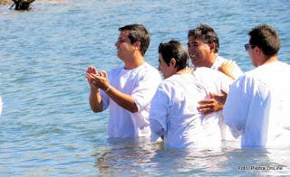Bautísmo religioso en el lago Pichi Picún Leufú Bautísmo religioso en el lago Pichi Picún Leufú