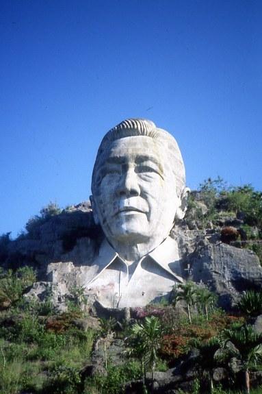Las estatuas de los comunistas
