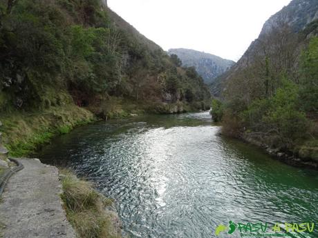 Ruta a la Pica de Peñamellera: Vista hacia atrás en el Río Cares