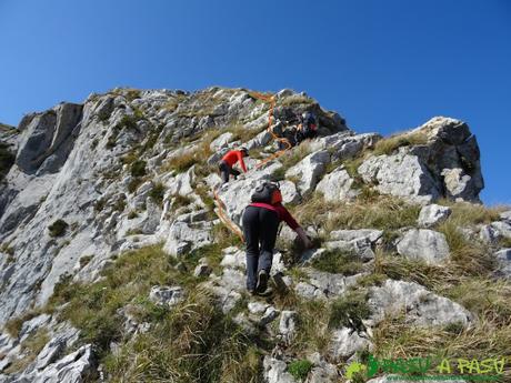 Pica de Peñamellera: tramo de trepada más complejo previo a la cima