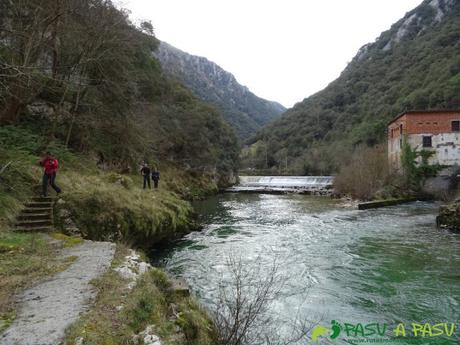 Ruta a la Pica de Peñamellera: Central de Niserias