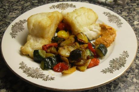 Bacalao con verduras salteadas y romesco