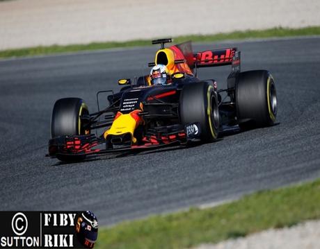 Daniel Ricciardo sitúa a Red Bull detrás de Mercedes y Ferrari