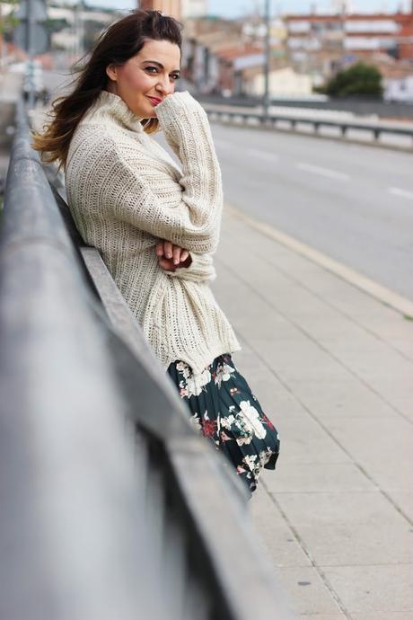 Look cómodo con falda plisada y jersey XL Look cómodo con falda plisada y jersey XL