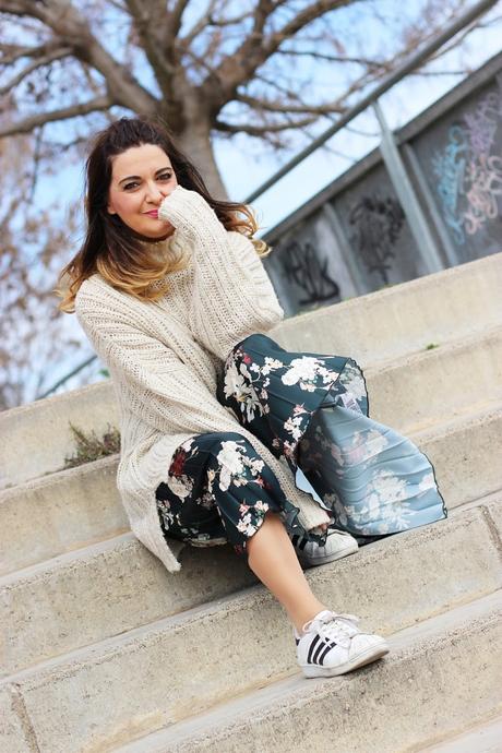 Look cómodo con falda plisada y jersey XL Look cómodo con falda plisada y jersey XL