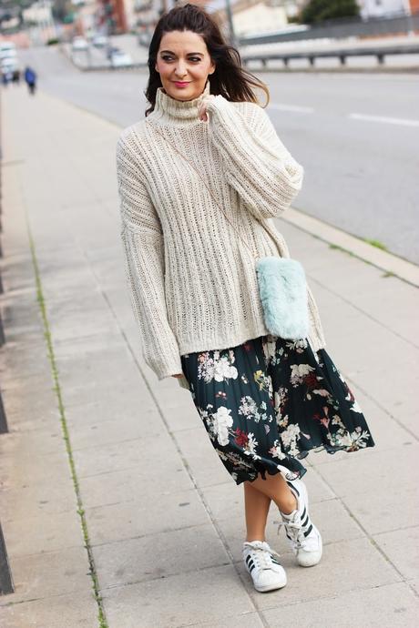 Look cómodo con falda plisada y jersey XL Look cómodo con falda plisada y jersey XL