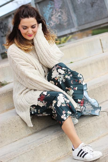 Look cómodo con falda plisada y jersey XL Look cómodo con falda plisada y jersey XL