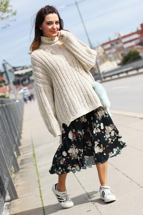 Look cómodo con falda plisada y jersey XL Look cómodo con falda plisada y jersey XL