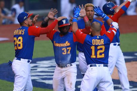#Venezuela consigue la victoria 11-10 en vibrante juego de pelota ante Italia en el #CMB #Beisbol
