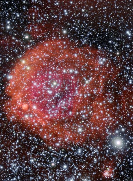 ✨Estrellas y gas en NGC 371