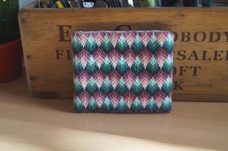 Tarjeteros de bordado de tapiz / Bargello needlework card wallets