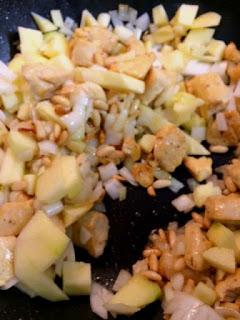 ARROZ INTEGRAL CON QUINOA POLLO, ESPINACAS Y MANZANA ARROZ INTEGRAL CON QUINOA POLLO, ESPINACAS Y MANZANA