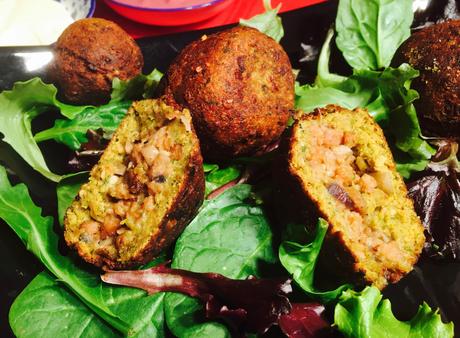 Bombas veganas de falafel y soja texturizada Bombas veganas de falafel y soja texturizada