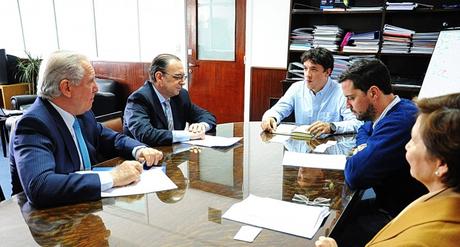 Incorporación de directivos externos a la empresa familiar, un camino para volver al crecimiento Incorporación de directivos externos a la empresa familiar, un camino para volver al crecimiento