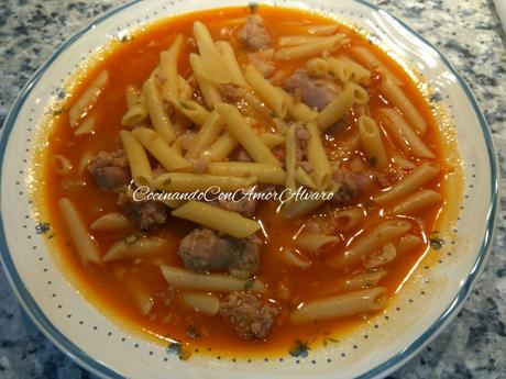 Macarrones con Salchichas Frescas Macarrones con Salchichas Frescas