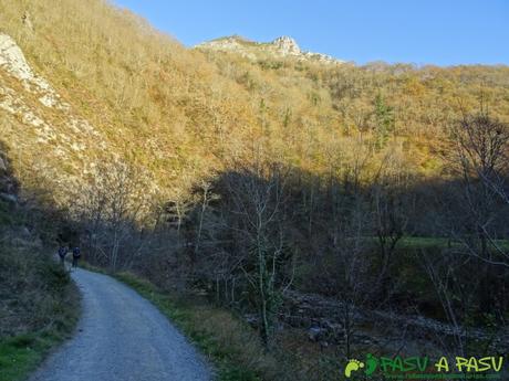 Inicio de la ruta de la Olla de San Vicente por pista