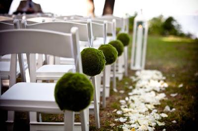sillas decoradas para la ceremonia
