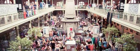Bruselas para hipsters En el Brussels Vintage Markt es posible encontrar originales (y antiquísimas) prendas de ropa, entre otras cosas (Facebook)
