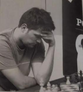 Ahí está, es él; su nombre: MAGNUS CARLSEN !! (35)