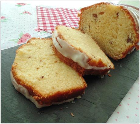 Pastel clásico de limón y nueces