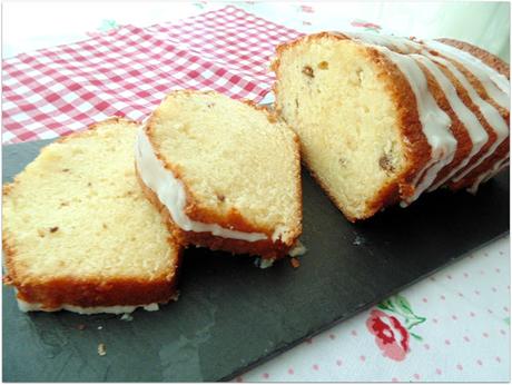 Pastel clásico de limón y nueces