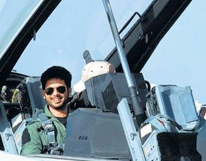 Shahid Kapoor pilota un avión Shahid Kapoor pilota un avión