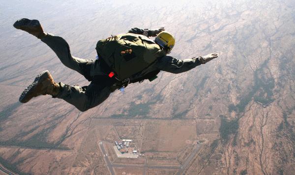 ¿ Por qué en los aviones comerciales no hay paracaídas ? ¿ Por qué en los aviones comerciales no hay paracaídas ?