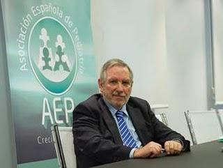 LA ASOCIACIÓN ESPAÑOLA DE PEDIATRÍA PROPONE AL MINISTERIO DE SANIDAD UN MODELO DE CALENDARIO VACUNAL APLICABLE EN TODA ESPAÑA LA ASOCIACIÓN ESPAÑOLA DE PEDIATRÍA PROPONE AL MINISTERIO DE SANIDAD UN MODELO DE CALENDARIO VACUNAL APLICABLE EN TODA ESPAÑA