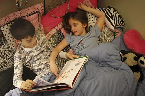 Leerles cuentos en inglés a los niños estimula sus capacidades de aprendizaje