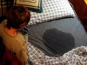 camamojada Evita que los niños orinen en cama durante la noche