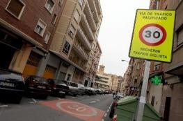 Via_de_trafico_pacificado_40016 30 POR HORA…Y HABLO DE VELOCIDAD…