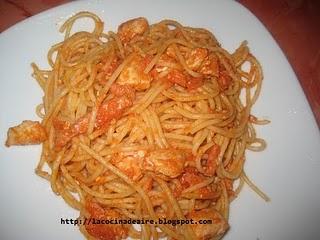 ESPAGUETIS CON POLLO Y BACON ESPAGUETIS CON POLLO Y BACON