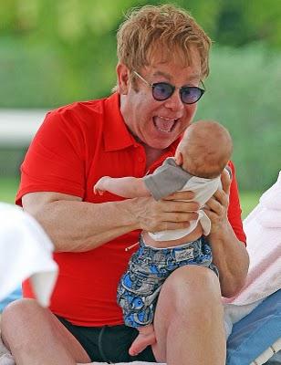 Las primeras fotos de, Zacarías, el hijo de Elton John