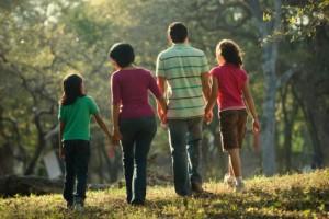 iStock-Familia-1 Tu estado de ánimo es mejor durante el fin de semana