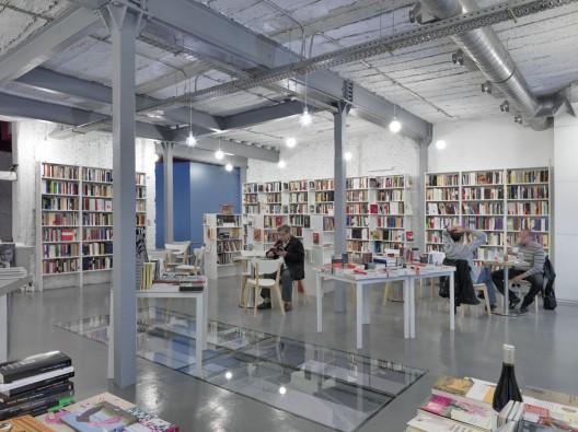 MYCC oficina de arquitectura Librería y Café / MYCC oficina de arquitectura