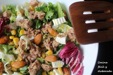 ENSALADA DE MAIZ, QUESO FRESCO, ATÚN Y ALMENDRAS. COCINA SANA