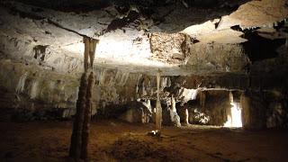 PRESENCIA “HUMANA” EN GRUTAS CALCÁREAS Cueva del Tesoro. ...