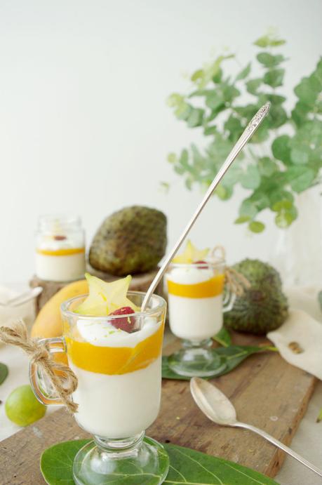 Pannacotta de guanábana con coulis de mango y yogurt, simplemente delicioso Pannacotta de guanábana con coulis de mango y yogurt, simplemente delicioso