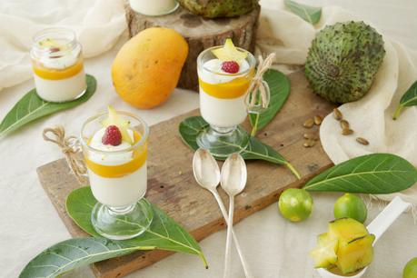 Pannacotta de guanábana con coulis de mango y yogurt, simplemente delicioso Pannacotta de guanábana con coulis de mango y yogurt, simplemente delicioso