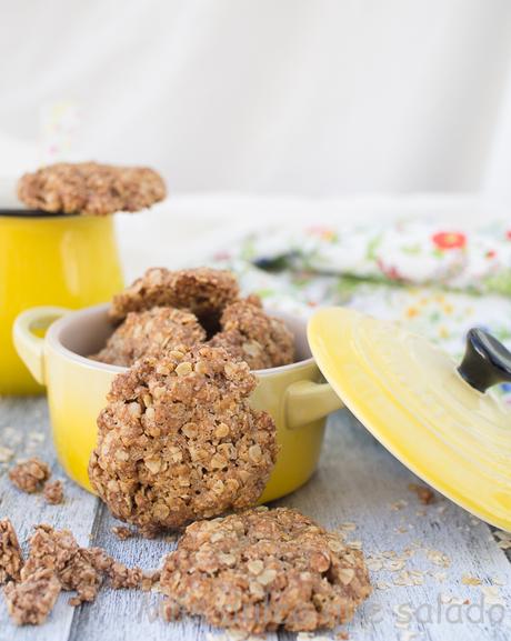 Galletas de avena, muesli de chocolate y aceite de oliva Galletas de avena, muesli de chocolate y aceite de oliva