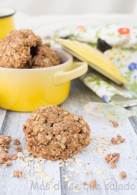 Galletas de avena, muesli de chocolate y aceite de oliva Galletas de avena, muesli de chocolate y aceite de oliva