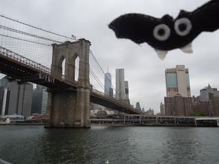 Una gran manzana y un murciélago, Nueva York