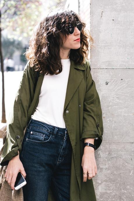 Look del Día: Menbur Sandals SS 17 Jeans urban Outfiters, camiseta Mango, gabardina Topshop, sandalias Menbur