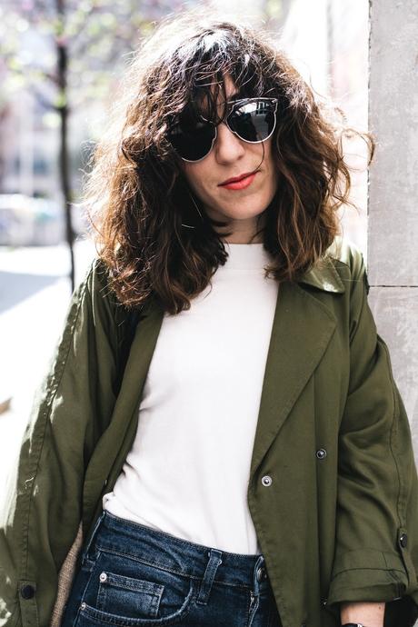 Look del Día: Menbur Sandals SS 17 Jeans urban Outfiters, camiseta Mango, gabardina Topshop, sandalias Menbur