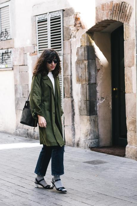 Look del Día: Menbur Sandals SS 17 Jeans urban Outfiters, camiseta Mango, gabardina Topshop, sandalias Menbur
