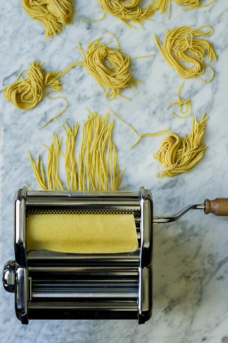 SPAGHETTI DE CURCUMA A LA CARBONARA VEGETARIANA