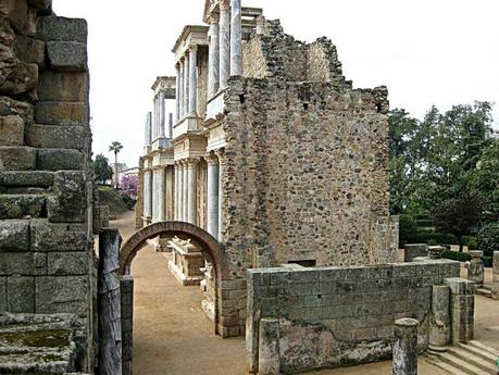 No Dejes De Conocer El Hermoso Teatro Romano De Mérida. Una Muestra De Un Pasado Grandioso!