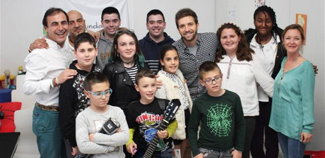 [NOTA+FOTOS+VÍDEO] Pablo Alborán visita la Escuela de Música de la Fundación Andrés Olivares
